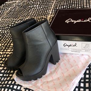 Qupid Black Peep-Toe Platform